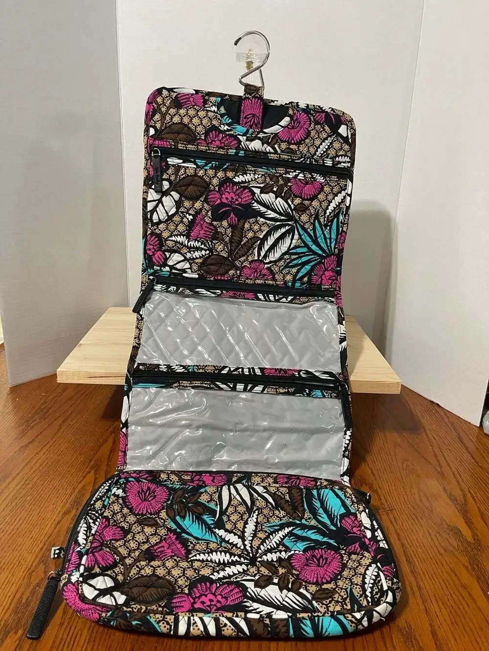Vera Bradley Canyon Road Hanging Travel Organizer Toiletries Bag
